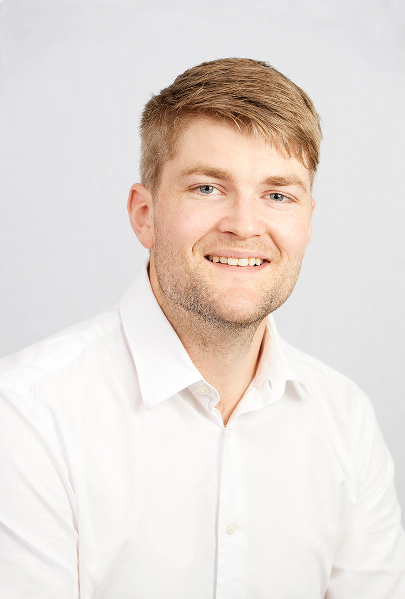 $220.00 Corporate Headshots Plus Package – Five Images of Your Choice